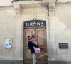 Alicia et Bruno de "Mariés au premier regard" devant la mairie de Grans