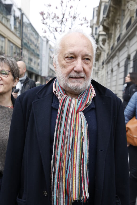 Exclusif - François Berléand à la sortie d'un enregistrement radio aux studios RTL à Neuilly-sur-Seine, France, le 21 mars 2023.