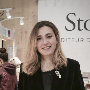 Julie Gayet - Festival du Livre de Paris 2023 au Grand Palais Éphémère - Paris le 22/04/2023 - © Jack Tribeca / Bestimage 