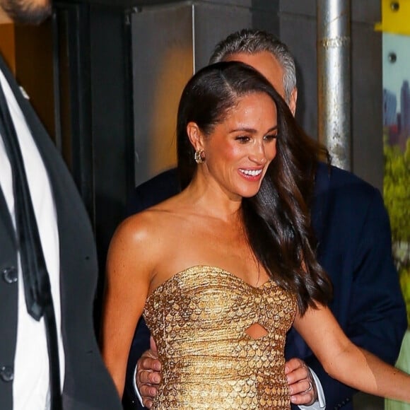 Le prince Harry, duc de Sussex et Meghan Markle, duchesse de Sussex, et sa mère Doria Ragland, à la sortie de la cérémonie des "Women of Vision Awards" au Ziegfeld Theatre à New York, le 16 mai 2023.