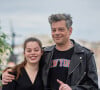 Ils monteront les marches ensemble dans la soirée. 
Benjamin Biolay et sa fille Anna Biolay au photocall de "Rosalie" lors du 76ème Festival International du Film de Cannes, le 18 mai 2023. © Jacovides/Moreau/Bestimage 