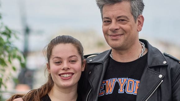 Benjamin Biolay et Chiara Mastroianni : Leur fille Anna véritable sosie de son père, radieuse apparition enlacés à Cannes