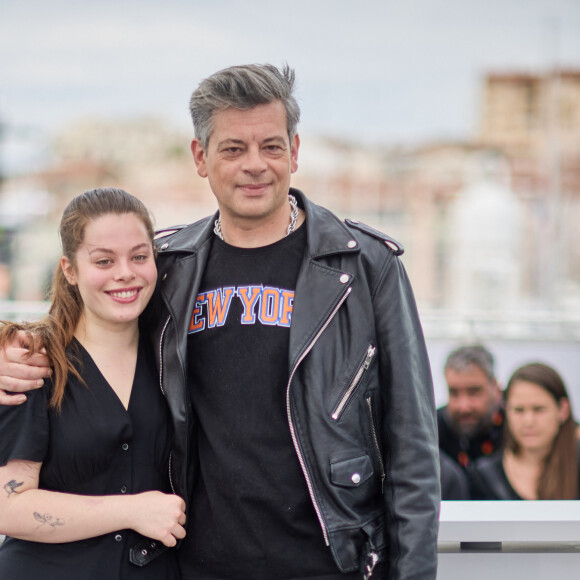 Benjamin Biolay et sa fille Anna Biolay au photocall de "Rosalie" lors du 76ème Festival International du Film de Cannes, le 18 mai 2023. © Jacovides/Moreau/Bestimage 
