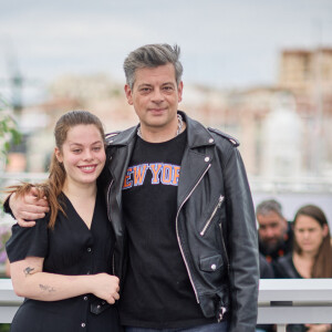 Benjamin Biolay et sa fille Anna Biolay au photocall de "Rosalie" lors du 76ème Festival International du Film de Cannes, le 18 mai 2023. © Jacovides/Moreau/Bestimage 