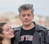Benjamin Biolay était accompagné de sa fille Anna à Cannes ce jeudi.
Benjamin Biolay et sa fille Anna Biolay au photocall de "Rosalie" lors du 76ème Festival International du Film de Cannes. © Jacovides/Moreau/Bestimage 