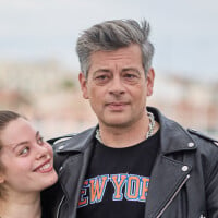 Benjamin Biolay et Chiara Mastroianni : Leur fille Anna véritable sosie de son père, radieuse apparition enlacés à Cannes