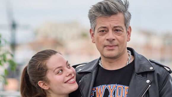 Benjamin Biolay et Chiara Mastroianni : Leur fille Anna véritable sosie de son père, radieuse apparition enlacés à Cannes