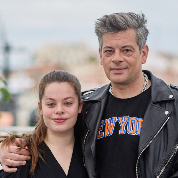 Benjamin Biolay et sa fille Anna Biolay au photocall de "Rosalie" lors du 76ème Festival International du Film de Cannes, le 18 mai 2023. © Jacovides/Moreau/Bestimage 