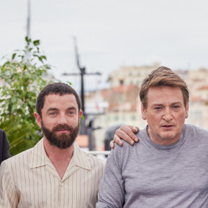 Gustave Kervern, Benjamin Biolay, Guillaume Gouix, Benoît Magimel au photocall de "Rosalie" lors du 76ème Festival International du Film de Cannes, le 18 mai 2023. © Jacovides/Moreau/Bestimage 