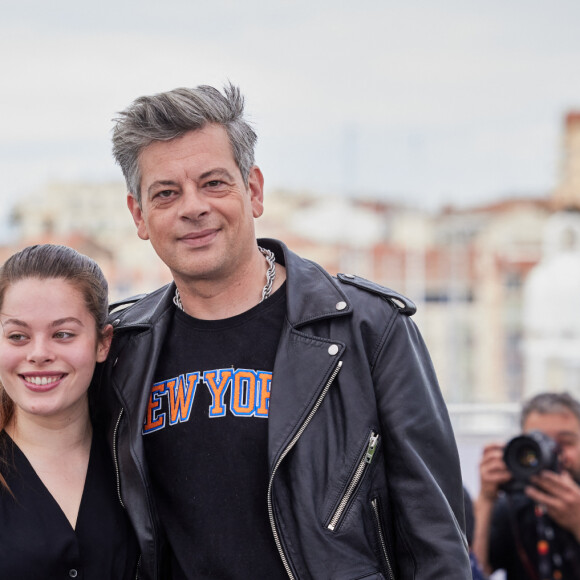 Benjamin Biolay et sa fille Anna Biolay au photocall de "Rosalie" lors du 76ème Festival International du Film de Cannes, le 18 mai 2023. © Jacovides/Moreau/Bestimage 