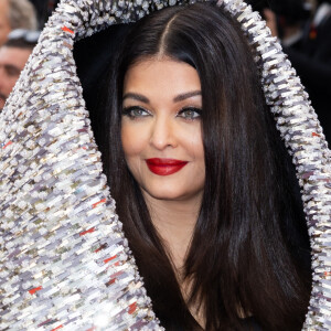 Aishwarya Raï a osé un look très audacieux pour sa venue sur le tapis rouge du Festival de Cannes
Aishwarya Rai dans une tenue Sophie Couture - Montée des marches du film " Indiana Jones et le cadran de la destinée (Indiana Jones and the Dial of destiny) " lors du 76ème Festival International du Film de Cannes, au Palais des Festivals à Cannes. © Olivier Borde / Bestimage