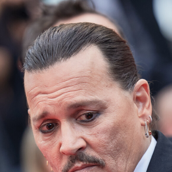 Johnny Depp - Montée des marches du film " Jeanne du Barry " pour la cérémonie d'ouverture du 76ème Festival International du Film de Cannes, au Palais des Festivals à Cannes. Le 16 mai 2023 © Jacovides-Moreau / Bestimage 
