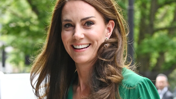 Kate Middleton apparaît dans un look improbable et se fait surnommer "reine des abeilles"