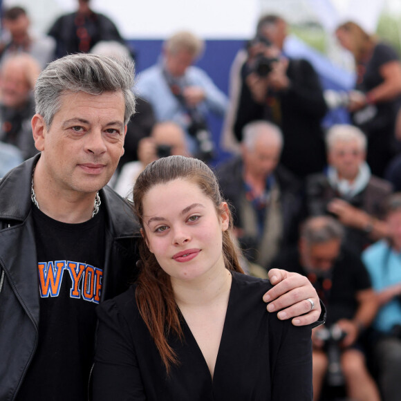 Benjamin Biolay et sa fille Anna Biolay au photocall de "Rosalie" lors du 76ème Festival International du Film de Cannes, le 18 mai 2023. © Jacovides/Moreau/Bestimage 