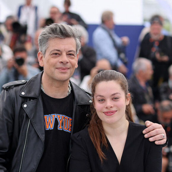 Benjamin Biolay et sa fille Anna Biolay au photocall de "Rosalie" lors du 76ème Festival International du Film de Cannes, le 18 mai 2023. © Jacovides/Moreau/Bestimage 