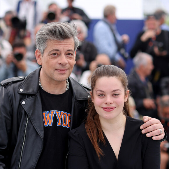 Benjamin Biolay et sa fille Anna Biolay au photocall de "Rosalie" lors du 76ème Festival International du Film de Cannes, le 18 mai 2023. © Jacovides/Moreau/Bestimage 