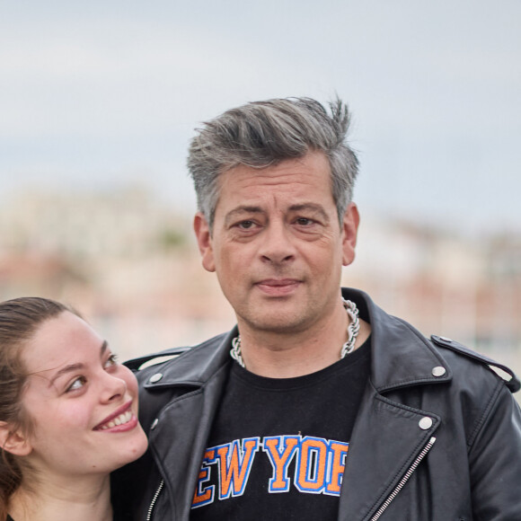 Benjamin Biolay et sa fille Anna Biolay au photocall de "Rosalie" lors du 76ème Festival International du Film de Cannes, le 18 mai 2023. © Jacovides/Moreau/Bestimage 