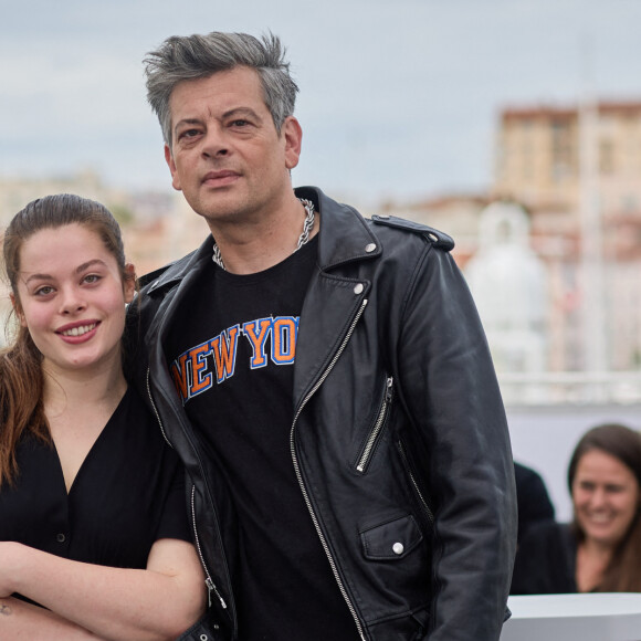 Benjamin Biolay et sa fille Anna Biolay au photocall de "Rosalie" lors du 76ème Festival International du Film de Cannes, le 18 mai 2023. © Jacovides/Moreau/Bestimage 