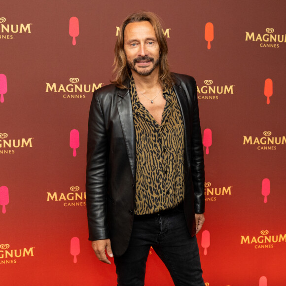 La comédienne a, ensuite, dansé sur les sons de Bob Sinclar.
Bob Sinclar - Soirée sur la plage Magnum lors du 76e Festival International du Film de Cannes le 22 mai 2023. © Philippe Baldini/Bestimage