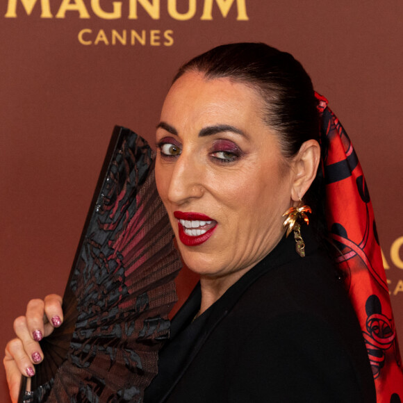 Rossy De Palma - Soirée sur la plage Magnum lors du 76e Festival International du Film de Cannes le 22 mai 2023. © Philippe Baldini/Bestimage