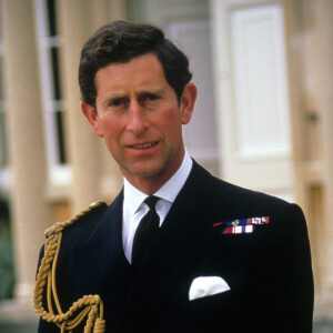 Le roi Charles III d'Angleterre, devient capitaine général des Royal Marines - Le prince de Galles de l'époque portant son nouvel uniforme de capitaine de la Royal Navy à l'occasion de son 40ème anniversaire à Londres.