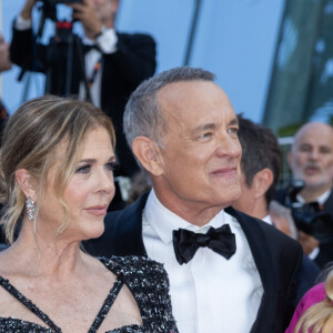 Adrian Brody, Bryan Cranston, Rita Wilson et son mari Tom Hanks - Montée des marches du film " Asteroid City " lors du 76ème Festival International du Film de Cannes, au Palais des Festivals à Cannes. Le 23 mai 2023 © Olivier Borde / Bestimage 