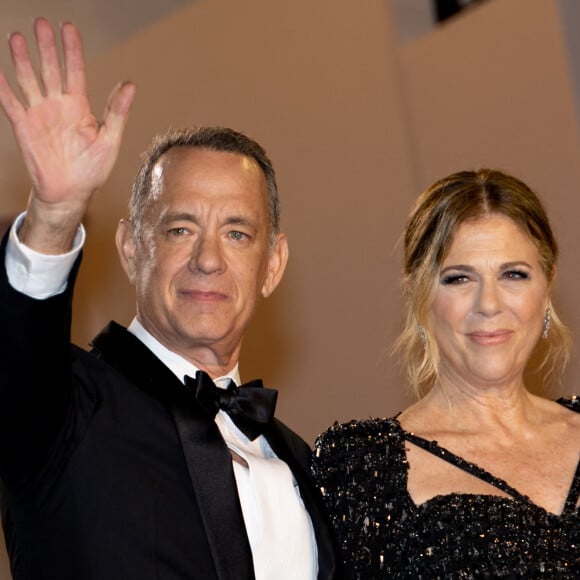 Tom Hanks et sa femme Rita Wilson ont monté les marches du Festival de Cannes pour présenter leur nouveau film Asteroid City
Tom Hanks et sa femme Rita Wilson - Descente des marches du film " Asteroid City " lors du 76ème Festival International du Film de Cannes, au Palais des Festivals à Cannes © Jacovides-Moreau / Bestimage