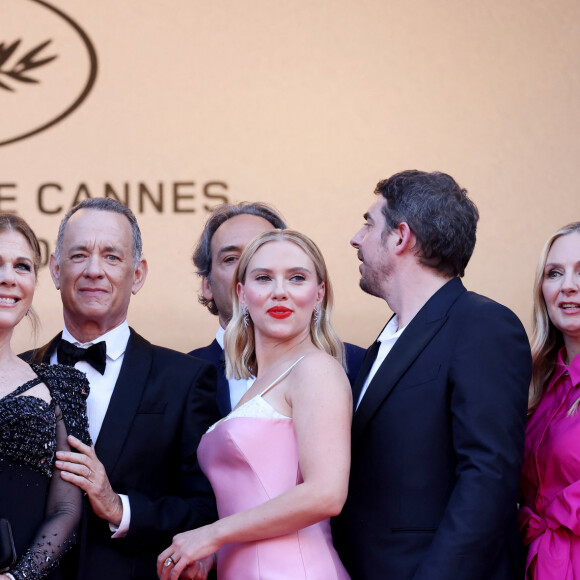 Adrien Brody, Rita Wilson et son mari Tom Hanks, Scarlett Johansson, Damien Bonnard, Hope Davis - Montée des marches du film " Asteroid City " lors du 76ème Festival International du Film de Cannes, au Palais des Festivals à Cannes. Le 23 mai 2023 © Jacovides-Moreau / Bestimage 