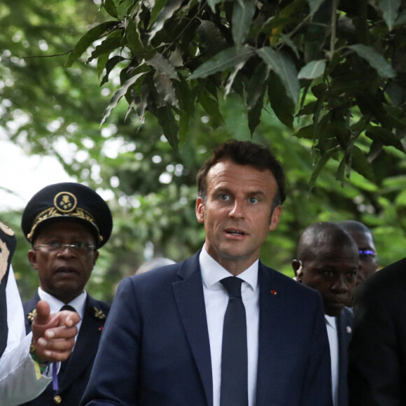 Le président français Emmanuel Macron et Yannick Noah au village Noah pour un débat avec la société civile et un concert, Yaoundé, Cameroun, le 26 juillet 2022. Emmanuel Macron effectue une tournée africaine de trois jours au Cameroun, au Bénin et en Guinée-Bissau. © Stéphane Lemouton/Bestimage