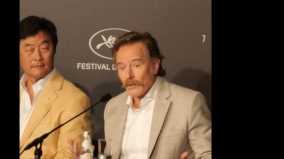 VIDEO Bryan Cranston quitte la pièce en pleine conférence de presse d'Asteroid City à Cannes... à deux reprises !