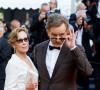 Bryan Cranston et sa femme Robin Dearden - Montée des marches du film "Asteroid City" lors du 76ème Festival International du Film de Cannes, France, le 23 mai 2023.