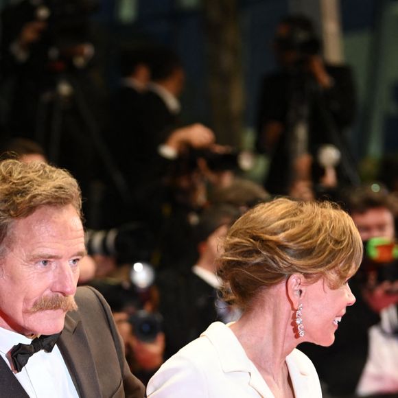 Bryan Cranston et sa femme Robin Dearden à la montée des marches de "Asteroid City" lors du 76ème Festival International du Film de Cannes, le 23 mai 2023. © Rachid Bellak/Bestimage