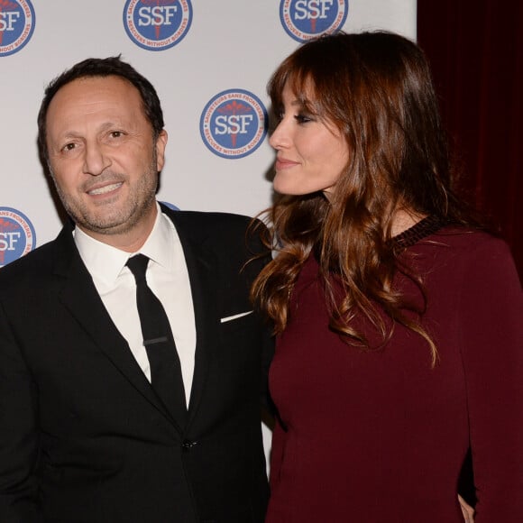 Mareva Galanter sort l'album Paris-Tahiti.
Exclusif - Arthur (Jacques Essebag) et sa compagne Mareva Galanter - Dîner de gala et vente aux enchère pour l'association "Sauveteurs sans frontières" ("Qui sauve une vie sauve l'humanité") à l'hôtel du collectionneur à Paris, France. © Rachid Bellak/Bestimage