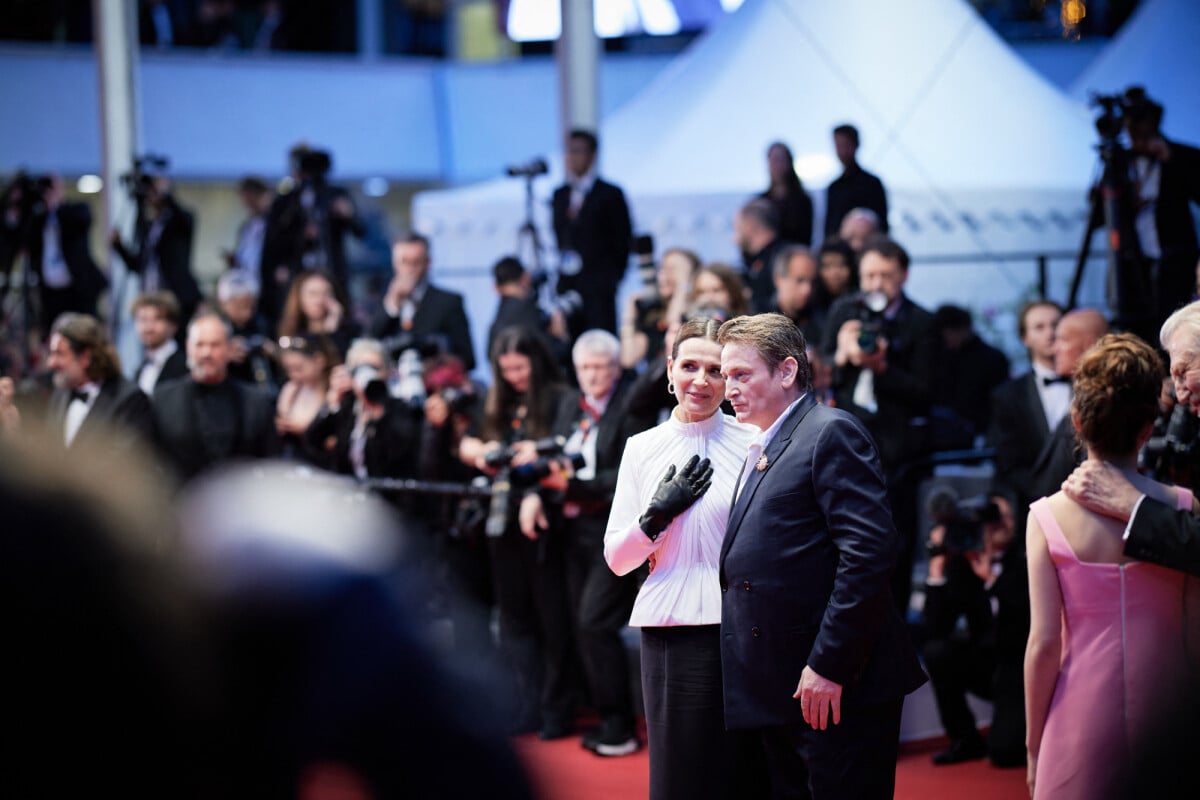 Photo Beno T Magimel Et Juliette Binoche Descente Des Marches Du Film La Passion De Dodin