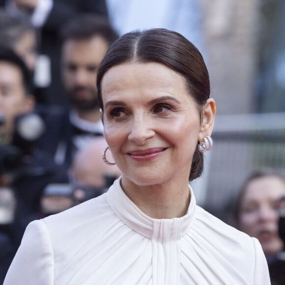 Juliette Binoche - Montée des marches du film " La passion de Dodin Bouffant " lors du 76ème Festival International du Film de Cannes, au Palais des Festivals à Cannes. Le 24 mai 2023 © Olivier Borde / Bestimage 