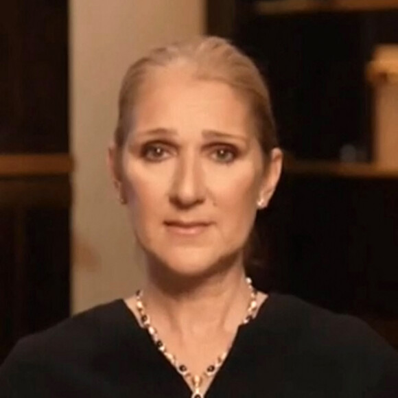 Elle a cependant promis qu'elle reviendrait et "continue de se battre".
Céline Dion a annoncé ce jeudi (08/12/2022) le report une nouvelle fois de sa tournée européenne. " J'éprouve des problèmes de santé depuis longtemps et ce n'est pas facile pour moi d'y faire face. Ça m'attriste énormément de devoir vous dire que je ne serai pas prête à recommencer ma tournée en Europe en février ", a-t-elle expliqué, visiblement émue, dans une courte vidéo diffusée sur son compte Instagram. Les spectacles prévus du 26 août au 4 octobre restent toutefois à l'affiche. Elle jouera notamment du 1 au 10 septembre au Paris la Défense Arena. © Capture Instagram via Bestimage 