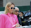 Heureusement les spectateurs ont été compréhensifs avec elle.
Celine Dion a choisi de s'habiller en rose pour la Journée Internationale pour les Droits des Femmes à New York le 7 mars 2020. 