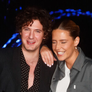 Vincent Lacoste, Adèle Exarchopoulos - Photocall du film d'animation Pixar "Elemental" sur le ponton du Carlton à Cannes, le 26 mai 2023. © Christophe Clovis / Bestimage 