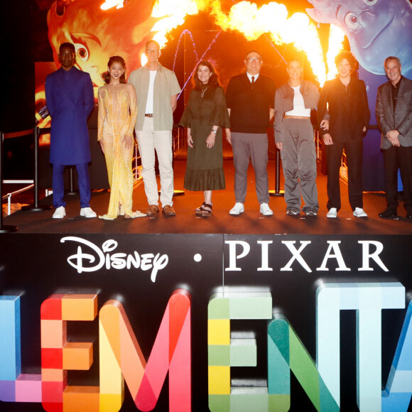 Mamoudou Athie, Leah Lewis, Pete Docter, Denise Ream, Peter Sohn, Adèle Exarchopoulos, Vincent Lacoste, Jim Morris - Photocall du film d'animation Pixar "Elemental" sur le ponton du Carlton à Cannes, le 26 mai 2023. © Christophe Clovis / Bestimage