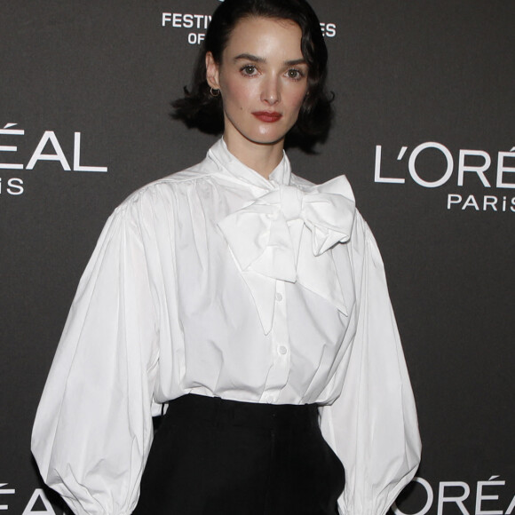 Charlotte Le Bon au photocall de la soirée "Lights On Women Award" organisé par L'Oréal Paris lors du 76ème Festival International du Film de Cannes, le 26 mai 2023. © Denis Guignebourg/Bestimage 