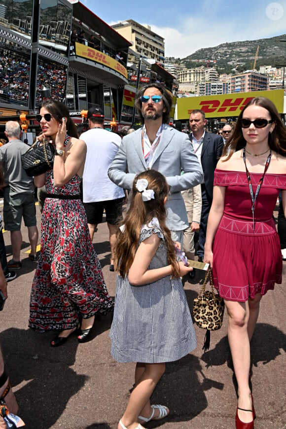 La discrète princesse avait misé sur la couleur Bordeaux
Charlotte Casiraghi et son mari Dimitri Rassam, Alexandra de Hanovre - La famille princière de Monaco lors du 80ème Grand Prix de Monaco de Formule 1 à Monaco le 28 mai 2023. © Bruno Bebert/Bestimage