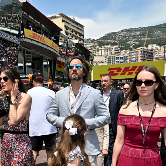 La discrète princesse avait misé sur la couleur Bordeaux
Charlotte Casiraghi et son mari Dimitri Rassam, Alexandra de Hanovre - La famille princière de Monaco lors du 80ème Grand Prix de Monaco de Formule 1 à Monaco le 28 mai 2023. © Bruno Bebert/Bestimage