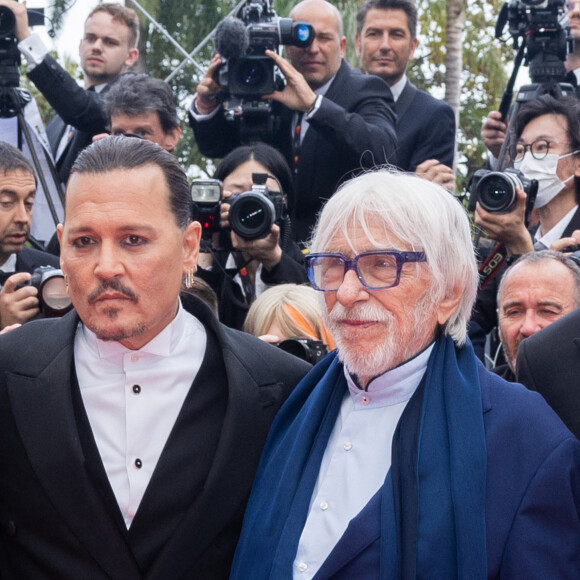 Johnny Depp, Pierre Richard - Montée des marches du film " Jeanne du Barry " pour la cérémonie d'ouverture du 76ème Festival International du Film de Cannes, au Palais des Festivals à Cannes. Le 16 mai 2023 © Olivier Borde / Bestimage 