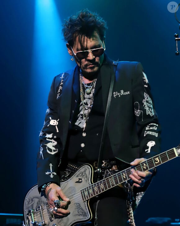et compte bien mener sa carrière d'acteur et de musicien de front
Johnny Depp (groupe Hollywood Vampires) en concert au Hollywood Vampires Live à Los Angeles, le 10 mai 2019. 