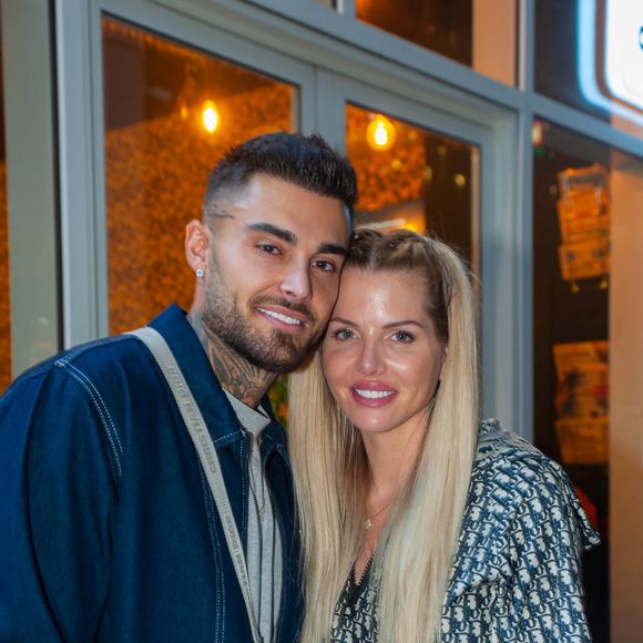 Et visiblement, elle ont des folies culinaires...
Exclusif - Thibault Garcia et sa femme Jessica Thivenin lors de la soirée " Come Chill with Booba " au bar Le Tube à Dubaï le 21 octobre 2021. © Nicolas Briquet / Bestimage