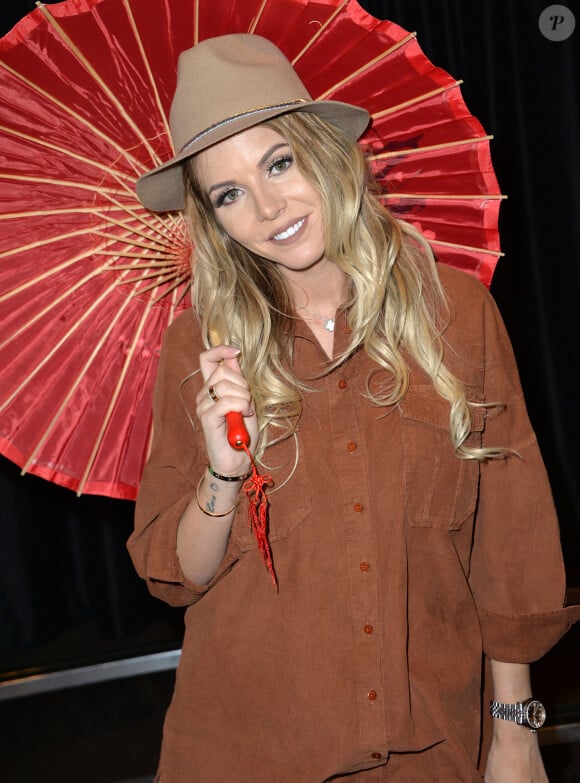 Face caméra, elle a dévoilé son ventre qui est en effet un tout petit peu plus gros que d'habitude.
Jessica Thivenin à l'avant-première de la nouvelle saison de l'émission de télé-réalité "Les Marseillais Asian Tour" au cinéma Gaumont Champs-Elysées à Paris, France, le 13 février 2019. © Veeren/Bestimage