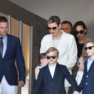 La princesse Charlene de Monaco, ses enfants le prince Jacques et la princesse Gabriella, Sean Wittstock avec sa femme Chantell Violet Serfontein et leurs enfants Raigen et Aiva Grace - La famille princière de Monaco assiste à la finale homme du tournoi Rolex Monte Carlo Masters 2023 à Roquebrune-Cap-Martin le 16 avril 2023. © Bruno Bebert/Bestimage 