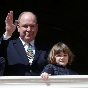 Le prince Albert II de Monaco avec ses enfants le prince héréditaire Jacques et la princesse Gabriella - Les carabiniers jouent en l'honneur de l'anniversaire du prince Albert II en présence de ses enfants au palais princier à Monaco le 14 mars 2023. Il va fêter ses 65 ans. © Jean-François Ottonello/Nice Matin/Bestimage 