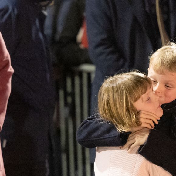 No Tabloïds - Le prince Jacques de Monaco, marquis des Baux, La princesse Gabriella de Monaco, comtesse de Carladès - La famille princière de Monaco participe à l'embrasement de la barque lors des célébrations de la Sainte-Dévote sur le quai Albert 1er à Monaco le 26 janvier 2023. © Olivier Huitel / Pool Monaco / Bestimage  --- No Tabloïds --- H.S.H. Prince Jacques and H.S.H. Princess Gabriella of Monaco attend the traditional burning of a sailboat on January 26th, as part of the Sainte-Dévote celebrations in Monaco. 