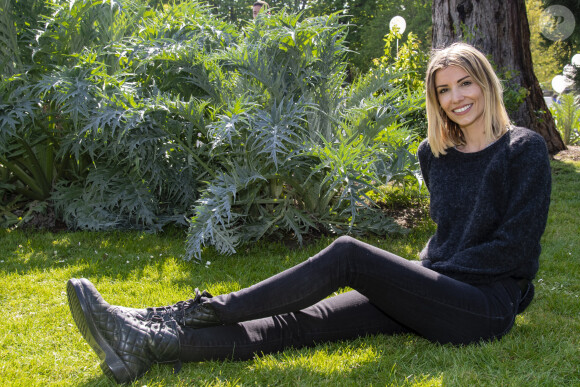 Une adorable séquence qui a fait fondre la toile avant de complimenter la jeune maman sur son corps de rêve 
Alexandra Rosenfeld (Miss France 2006) lors de la 3ème édition de la chasse aux oeufs de Pâques organisé par le comité du Faubourg Saint-Honoré en partenariat avec la Maison Dalloyau au jardin des Champs-Elysées, à Paris, France, le 17 avril 2019.  © Pierre Perusseau/Bestimage